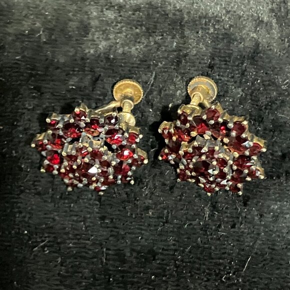 Vintage Bohemian Garnet Cluster Gold-plated 900 Silver Screw-back Earrings - Picture 4 of 16
